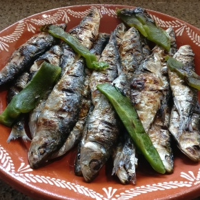 Empieza el verano: ¡huele a sardina asada! Historias y recetas con sardinas